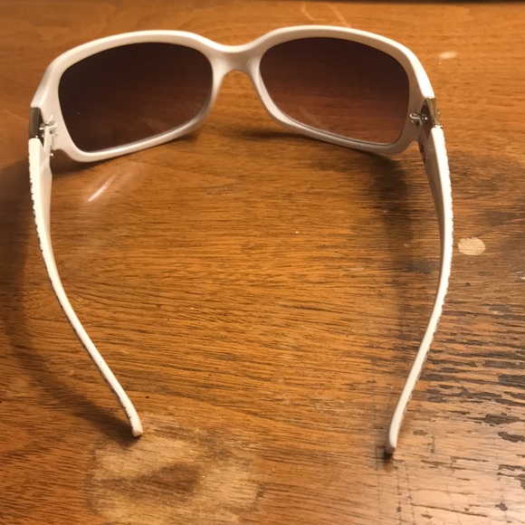 Coach White & Silver Coach Signature C sunglasses with Black signature C Case - Picture 3 of 15